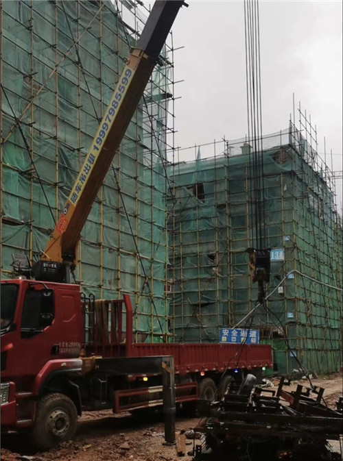 昌吉市“慢工细活”—— 吊车的 “微动控制” 技术