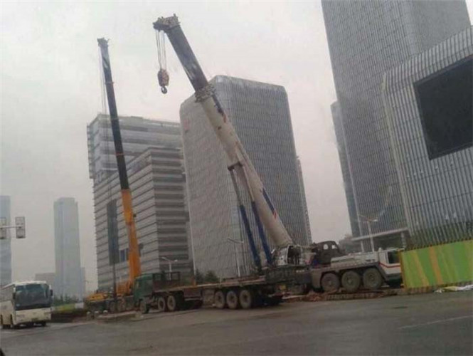 昌吉市“自动找平”—— 吊车的 “平地神器” 技术