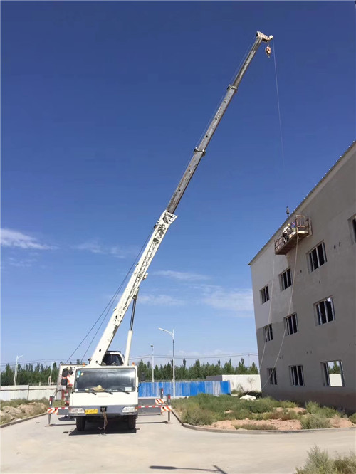 昌吉市“轻装强干”—— 吊车的 “轻量化臂架” 技术